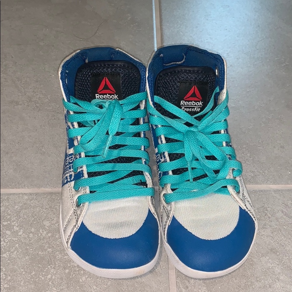 Lifting sneakers